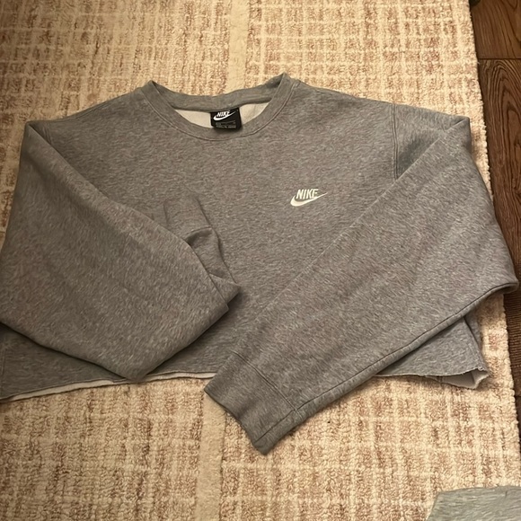 Cropped Gray Nike Crewneck - Picture 1 of 11